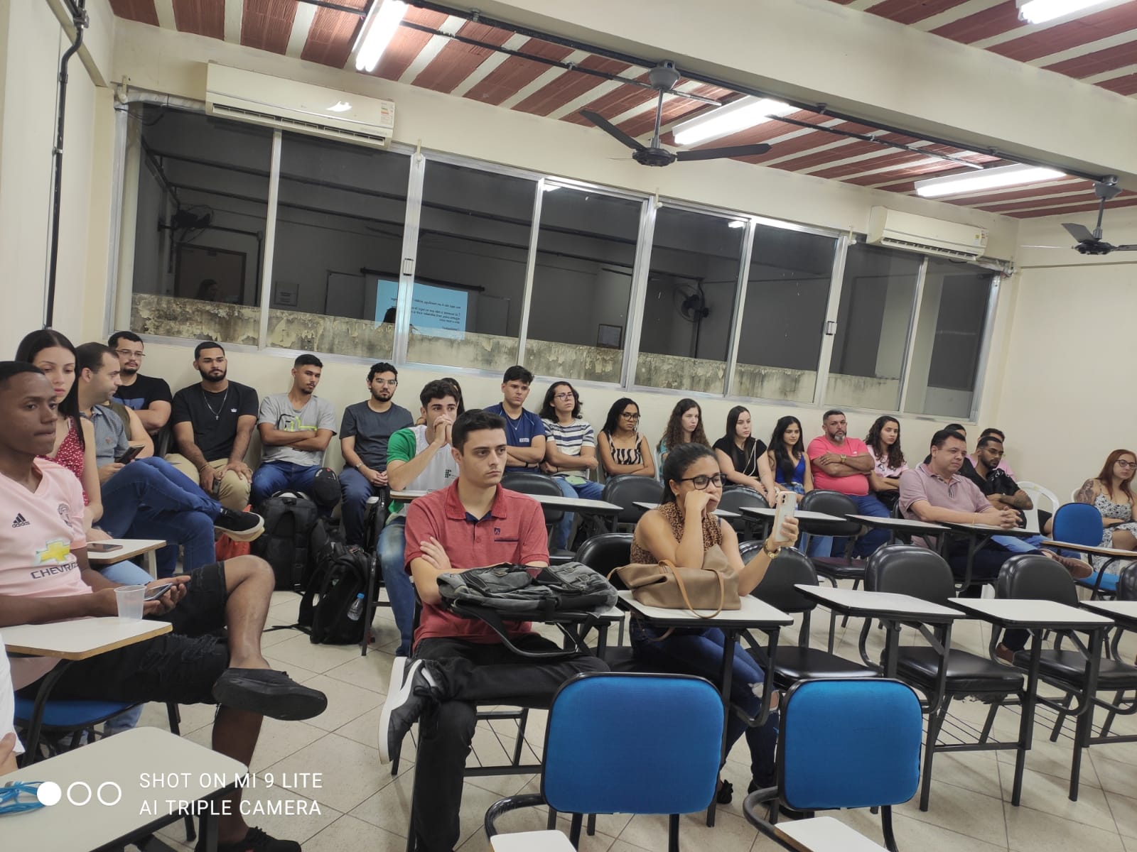 Janaína Sudário em roda de conversa